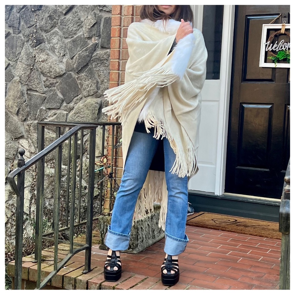 Boho chic Faux Fur Trim poncho